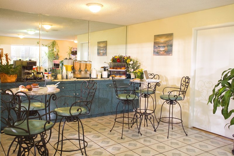Breakfast Room