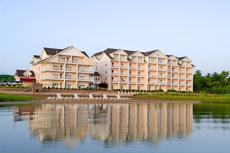 CHERRY TREE INN AND SUITES, Traverse City CHERRY TREE INN AND SUITES, Traverse City