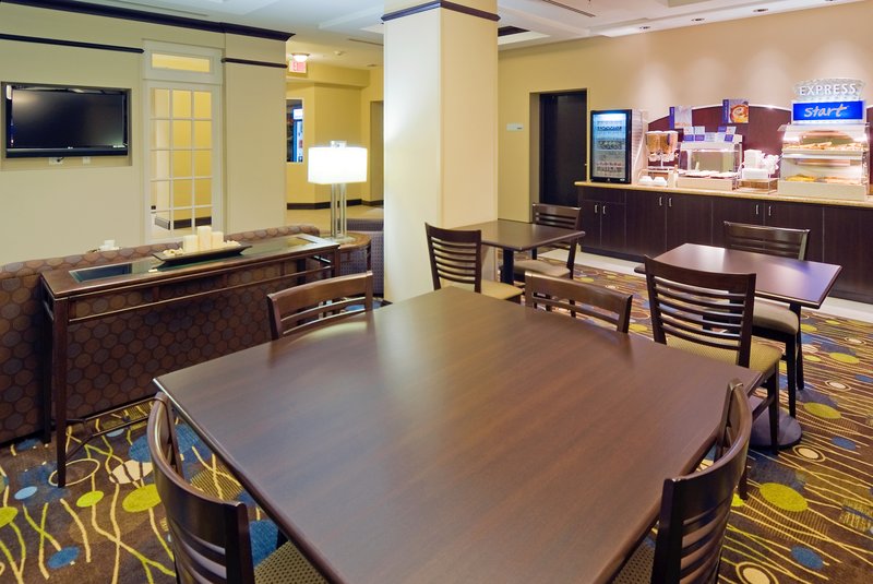 Holiday Inn Express Hotel & Suites Ft Myers East- The Forum, Fort Myers Holiday Inn Express Hotel & Suites Ft Myers East- The Forum, Fort Myers