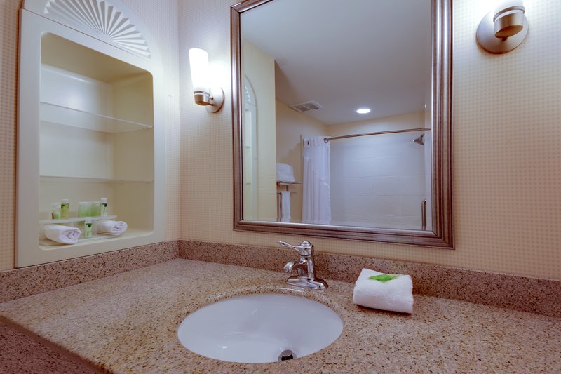 Holiday Inn Express Hotel & Suites Greensboro - East, Greensboro Holiday Inn Express Hotel & Suites Greensboro - East, Greensboro