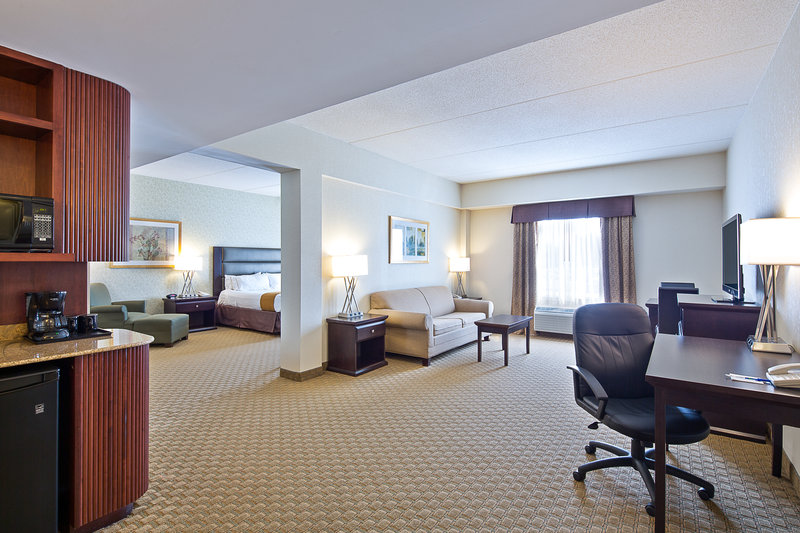 Holiday Inn Express Hotel & Suites Ottawa Airport, Ottawa Holiday Inn Express Hotel & Suites Ottawa Airport, Ottawa