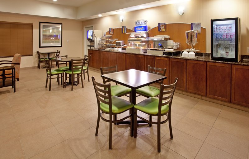 Holiday Inn Express Hotel & Suites TOPEKA NORTH, Topeka Holiday Inn Express Hotel & Suites TOPEKA NORTH, Topeka