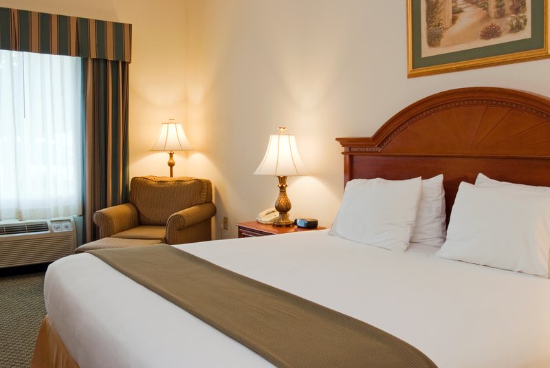 Holiday Inn Express Hotel & Suites Emporia, Emporia (VA) Holiday Inn Express Hotel & Suites Emporia, Emporia (VA)