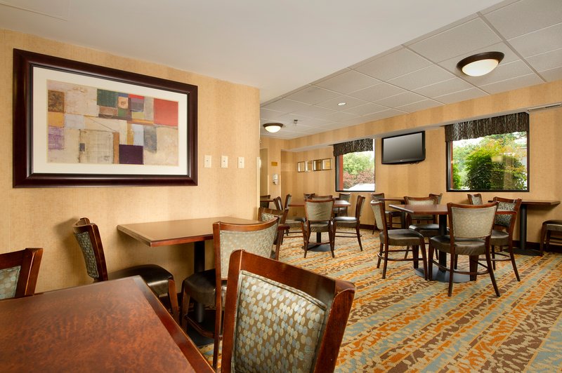Holiday Inn Express Fairfax - Arlington Boulevard, Fairfax Holiday Inn Express Fairfax - Arlington Boulevard, Fairfax
