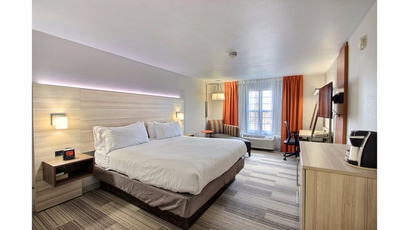 Holiday Inn Express & Suites Airport, Milwaukee Holiday Inn Express & Suites Airport, Milwaukee