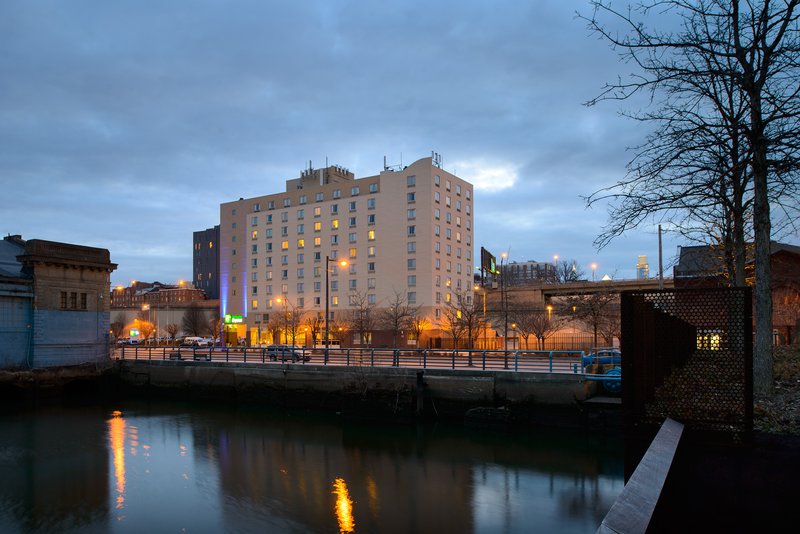 Holiday Inn Express Philadelphia - Penns Landing, Philadelphia (PA) Holiday Inn Express Philadelphia - Penns Landing, Philadelphia (PA)