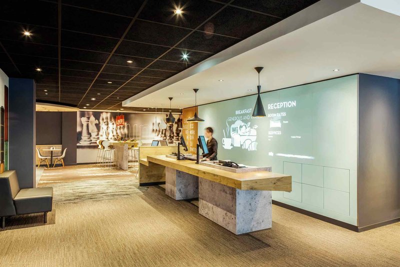 ibis Edinburgh Centre Royal Mile â?? Hunter Square, Edinburgh ibis Edinburgh Centre Royal Mile â?? Hunter Square, Edinburgh