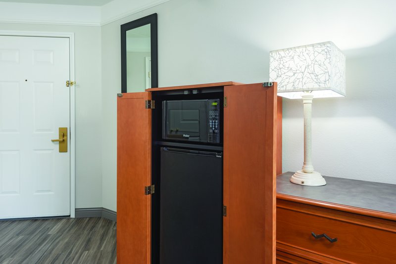 La Quinta Inn & Suites St. Louis Westport, Saint Louis La Quinta Inn & Suites St. Louis Westport, Saint Louis