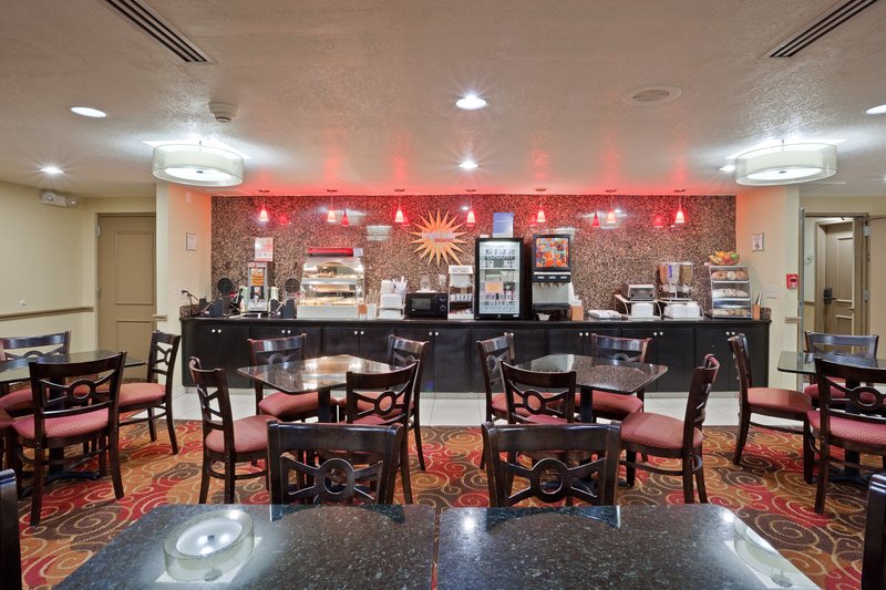 La Quinta Inn & Suites Salina, Salina La Quinta Inn & Suites Salina, Salina