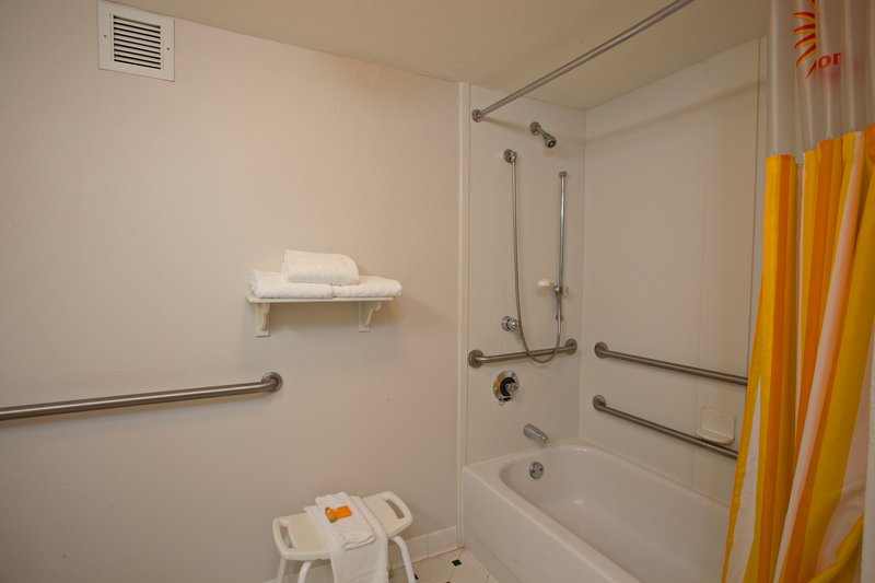 La Quinta Inn & Suites Greensboro, Greensboro La Quinta Inn & Suites Greensboro, Greensboro