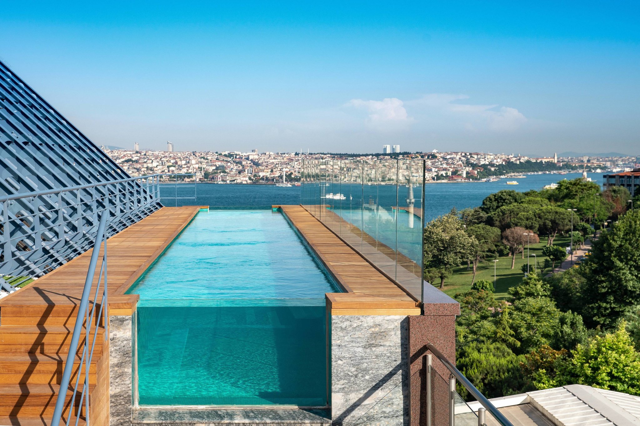 Ритц карлтон стамбул. The Ritz Carlton Istanbul бассейн. Отель Ritz-Carlton Турция. Отель Ритц в Стамбуле.